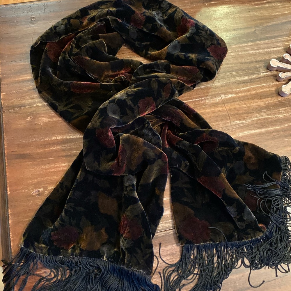 GORGEOUS VELVET SCARF!!😍🎉